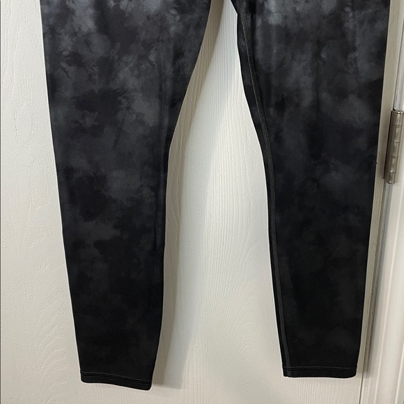 Athleta Elation Printed 7/8 Tight Leggings Dance All Night Black Tie-Dye Small - Picture 4 of 9